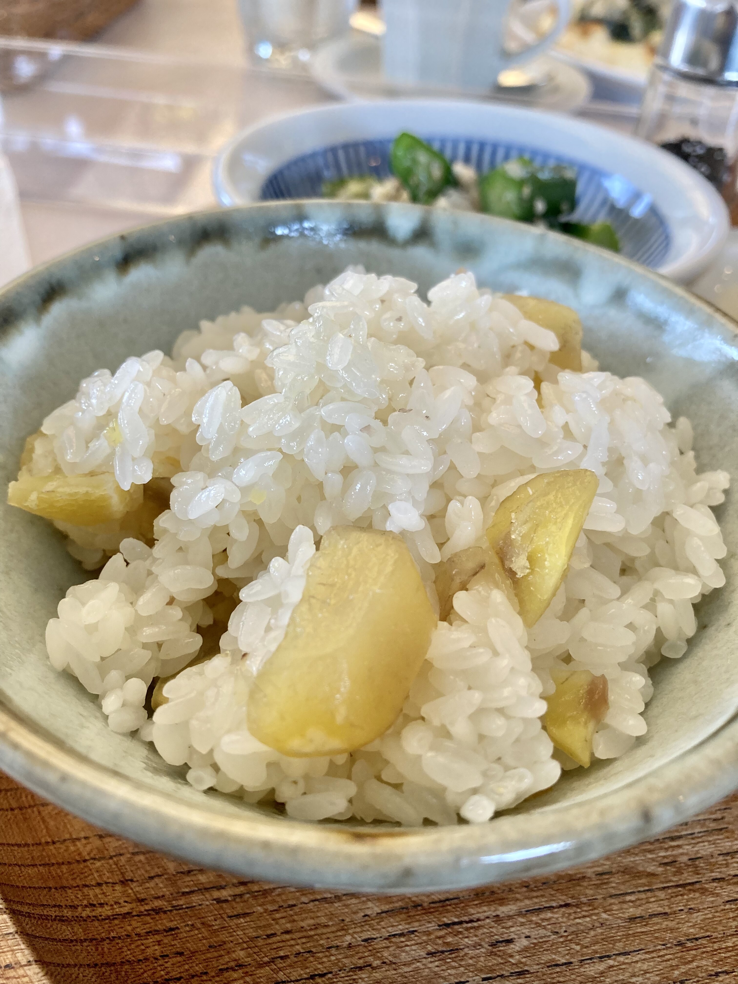 国産の栗を使って蒸しあげた強飯です。 #六花亭 #六花亭喫茶室 #栗強飯 #栗おこわ #栗強飯定食 #栗おこわ定食 #くりおこわ #くりおこわ ...