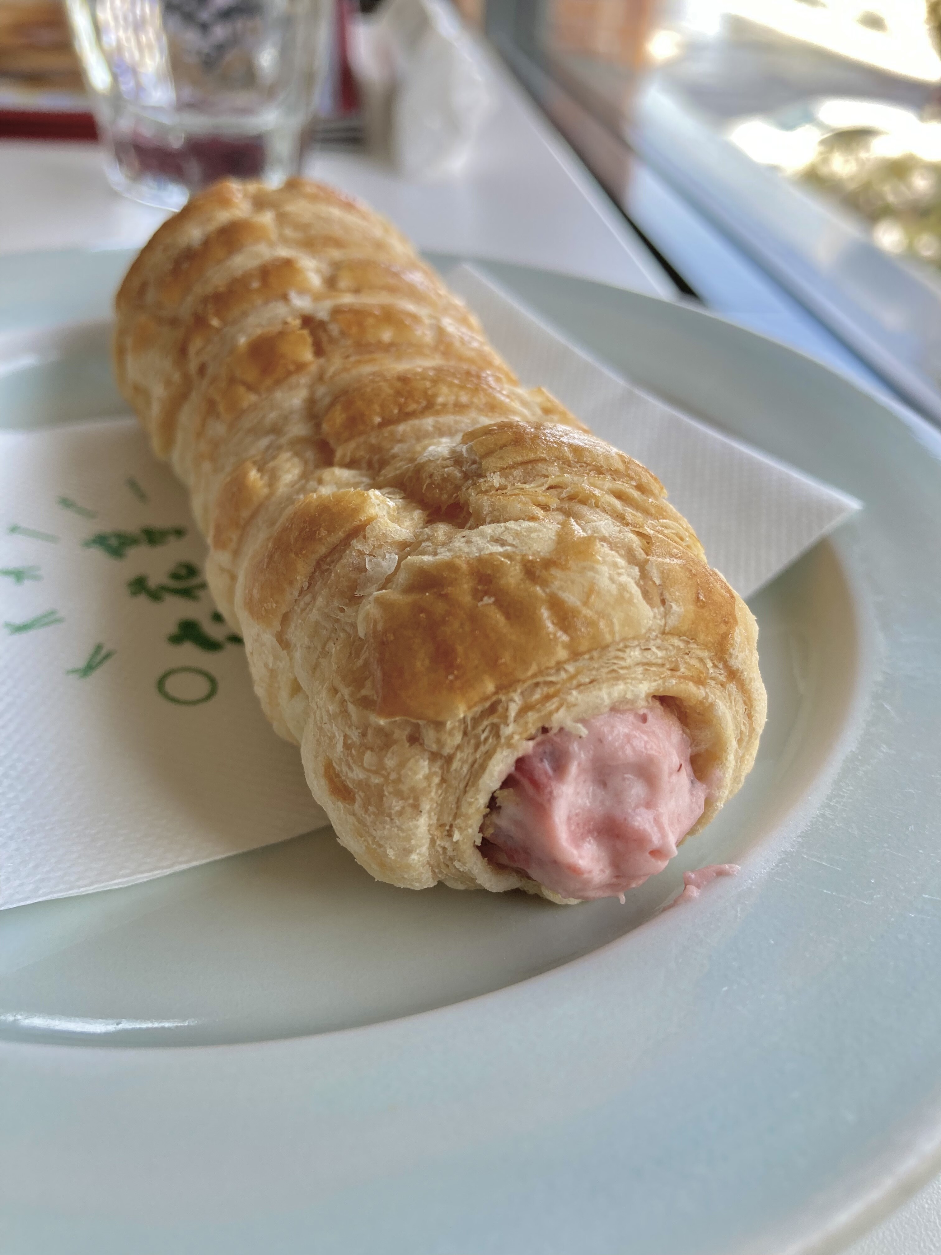 甘いヤツ 西三条店オリジナル サクサクパイ 苺ヨーグルト 六花亭 西三条店 六花亭西三条店 北海道 帯広市 十勝 帯広 Trunk Diary