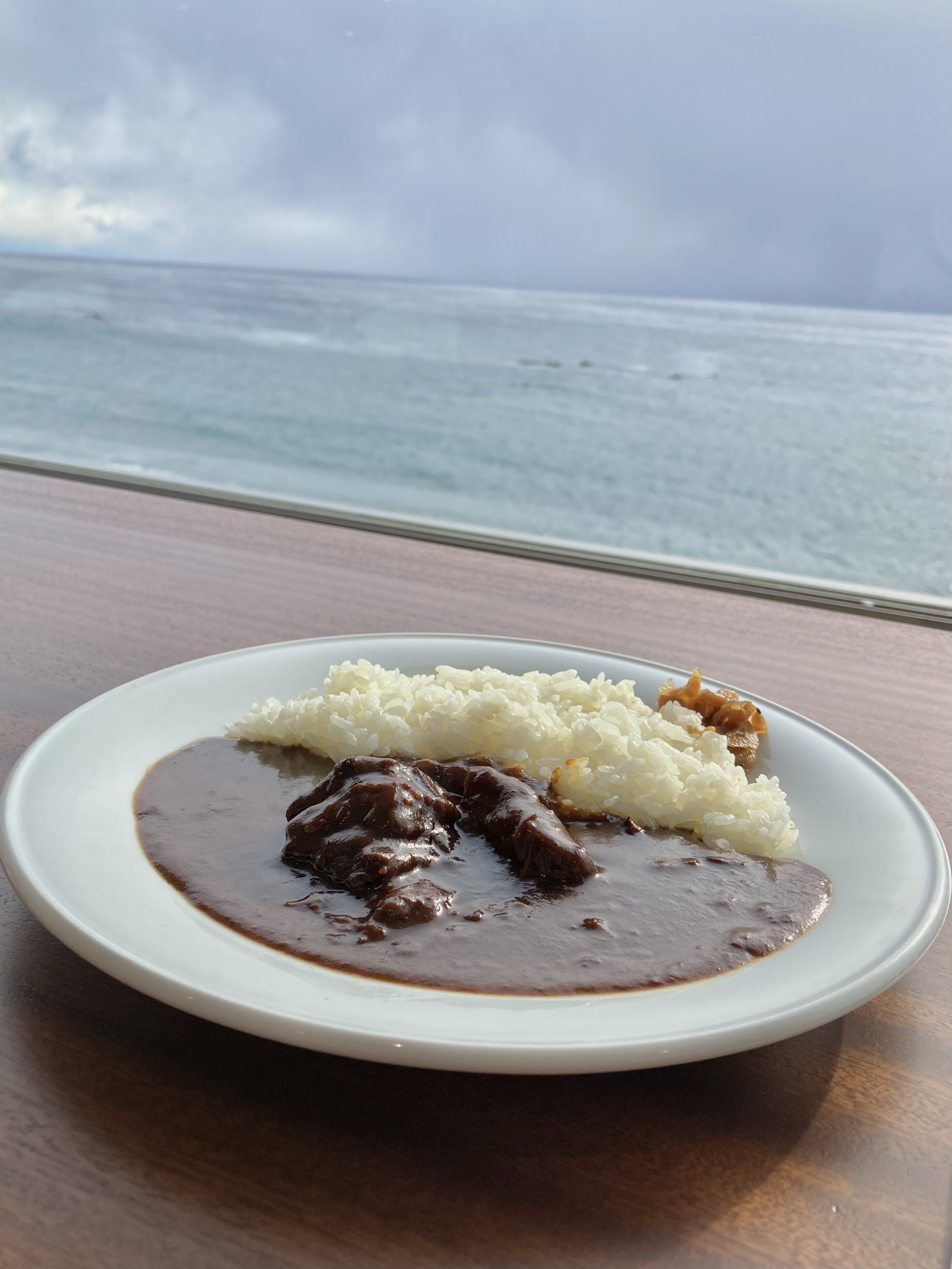 牛肉と野菜をじっくり煮込んだ辛口のカレーです バターライスでお召し上がりください 六花亭 漁火通店 六花亭漁火通店 函館市 函館 ポロシリカレー 漁火通店オリジナル カレー Trunk Diary 牛肉と野菜をじっくり煮込んだ辛口のカレーです バターライスでお召し上がりください 六花亭 漁火通店 六花亭漁火通店 函館市 函館 ポロシリカレー 漁火通店オリジナル カレー Trunk Diary