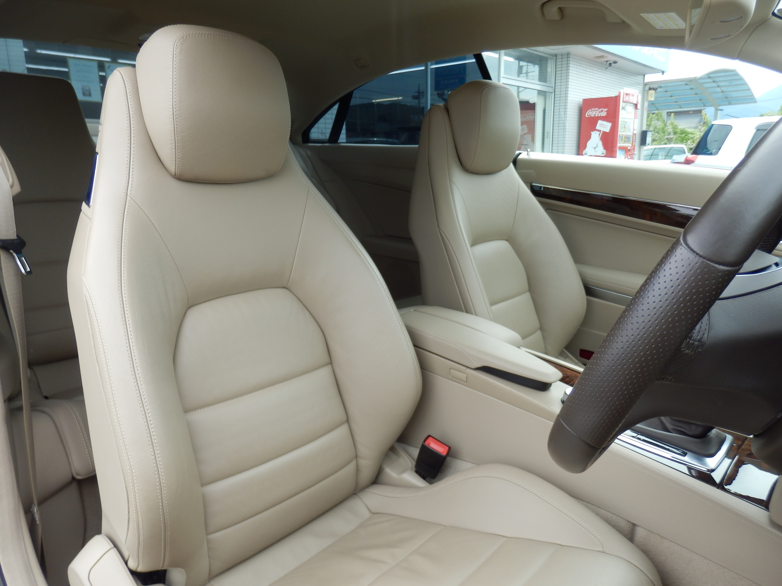 鮮やかな内装色のeクラスクーペの入庫 厚木店 Trustyブログ