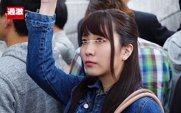 尻ワレメ痴漢で興奮し愛液が糸を引く美尻女子大生 : チャメログ
