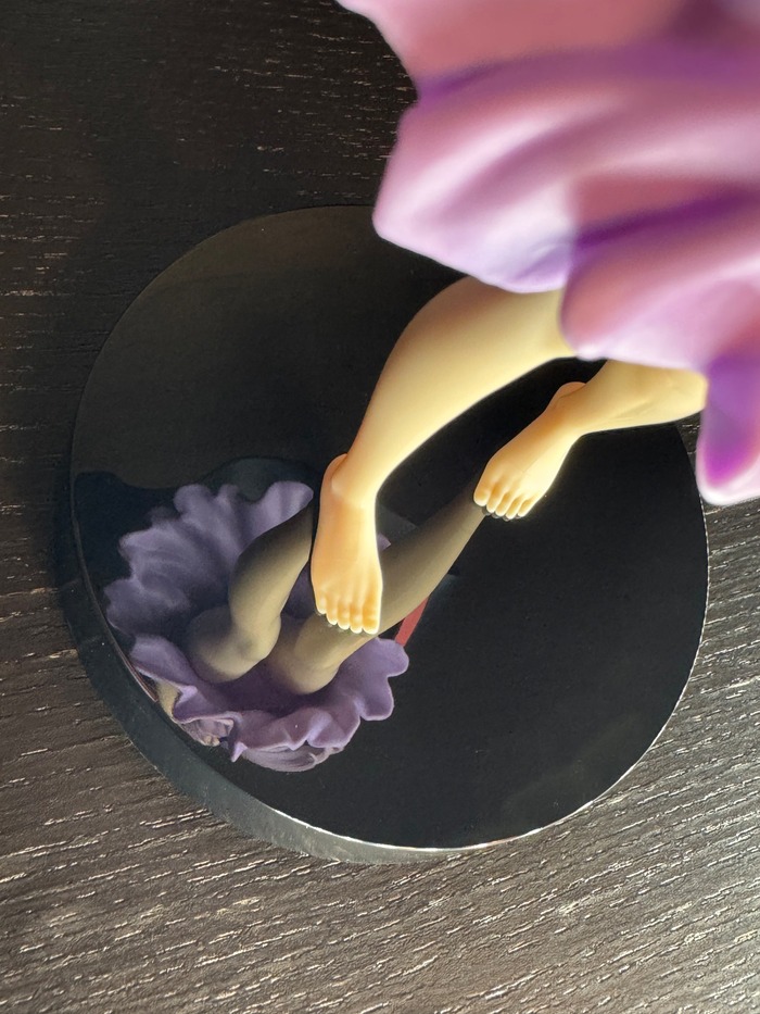 【画像】「フィギュアのパンツが反射で写るまで台座を研磨する」とかいう頭のおか……のアイキャッチ画像