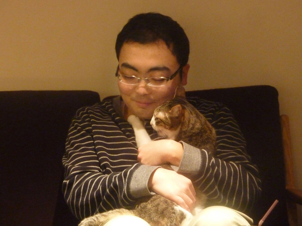 片山祐輔 猫だきしめる 写真 退屈速報