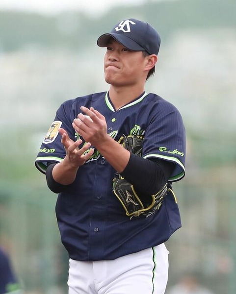 ヤクルト高橋奎二が2回4失点もロッテ吉井監督「腕は触れていた問題ない」