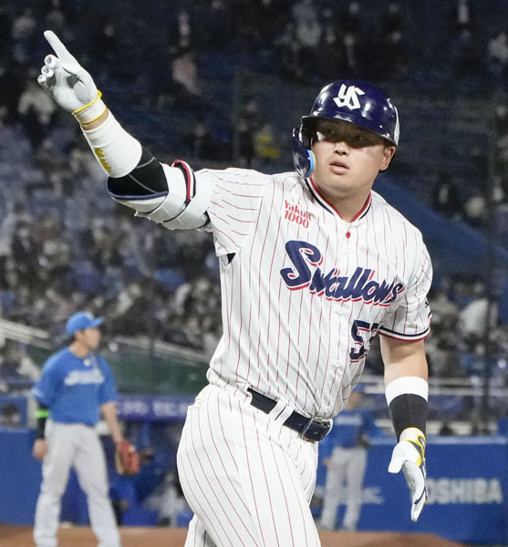 ヤクルト・村上宗隆(23).318 56本 134点 OPS1.168←今シーズンの予想成績