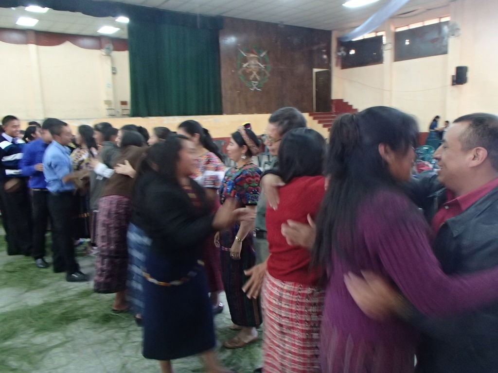 ハグの文化 人のぬくもり 先生 グアテマラへ行く