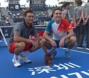 深セン・オープンのダブルスでマクラクラン勉が優勝