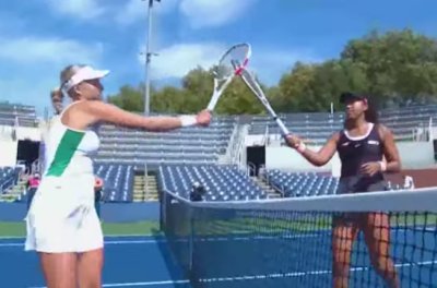 テニスのW&Sオープンのシングルス準々決勝で大坂なおみが勝利、準決勝へ 試合終了後の握手やハグはなくラケットをタッチ