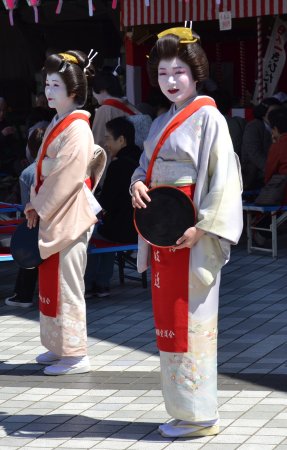 隅田川の桜祭り、向島芸者の茶店、