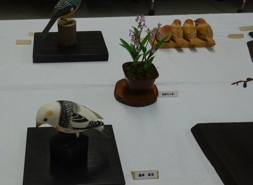 バードカービングサークルの作品展 横浜市の浦島丘中学校のコミュニティハウスまつり