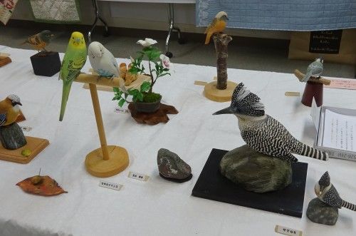 バードカービングサークルの作品展 横浜市の浦島丘中学校のコミュニティハウスまつり