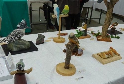 バードカービングサークルの作品展 横浜市の浦島丘中学校のコミュニティハウスまつり
