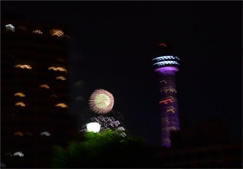 横浜開港祭の花火を見物