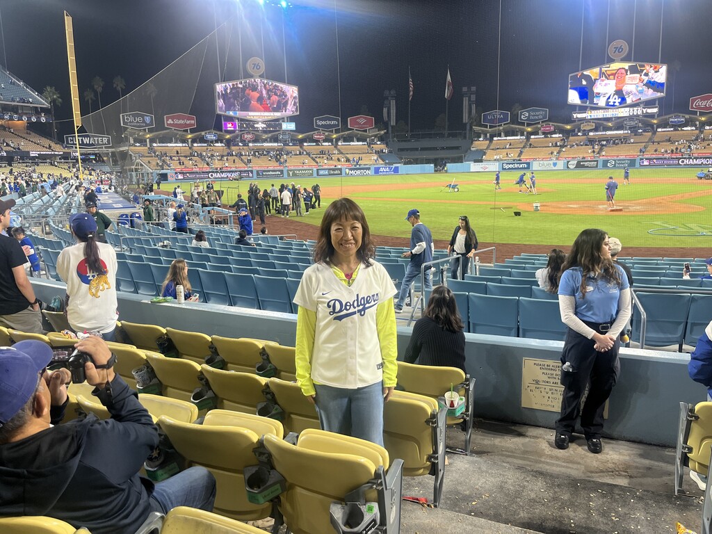 ドジャース ユニフォーム Mサイズ  入場者限定品　スタジアム限定品　新品未開封 フリーマン ロサンゼルス ドジャース 来場者限定 ユニフォーム