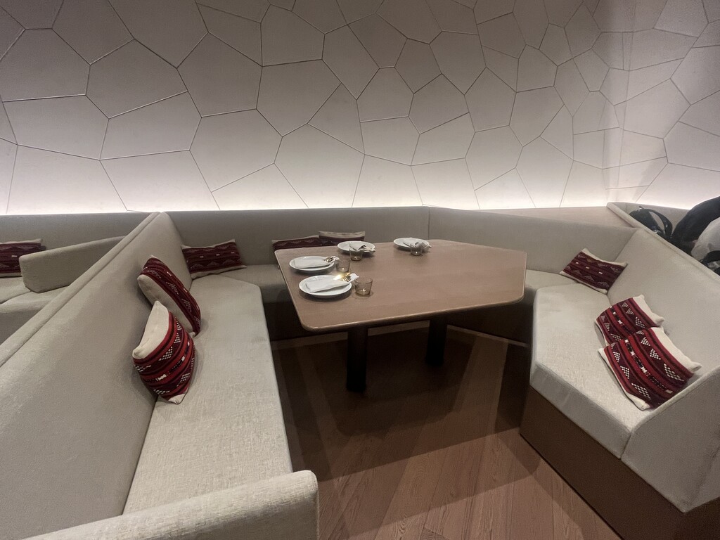 激レア非売品　expo2025サウジアラビアレストランirth ピンバッジ 万博最難関 サウジアラビアレストラン「IRTH（イルス）」＠Expo2025