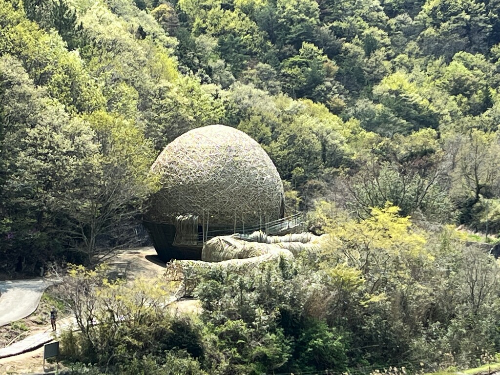 瀬戸内国際芸術祭2025① 小豆島中山「抱擁・小豆島」 王文志（ワン