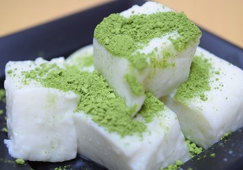 抹茶練乳餅ふりかけたところ小