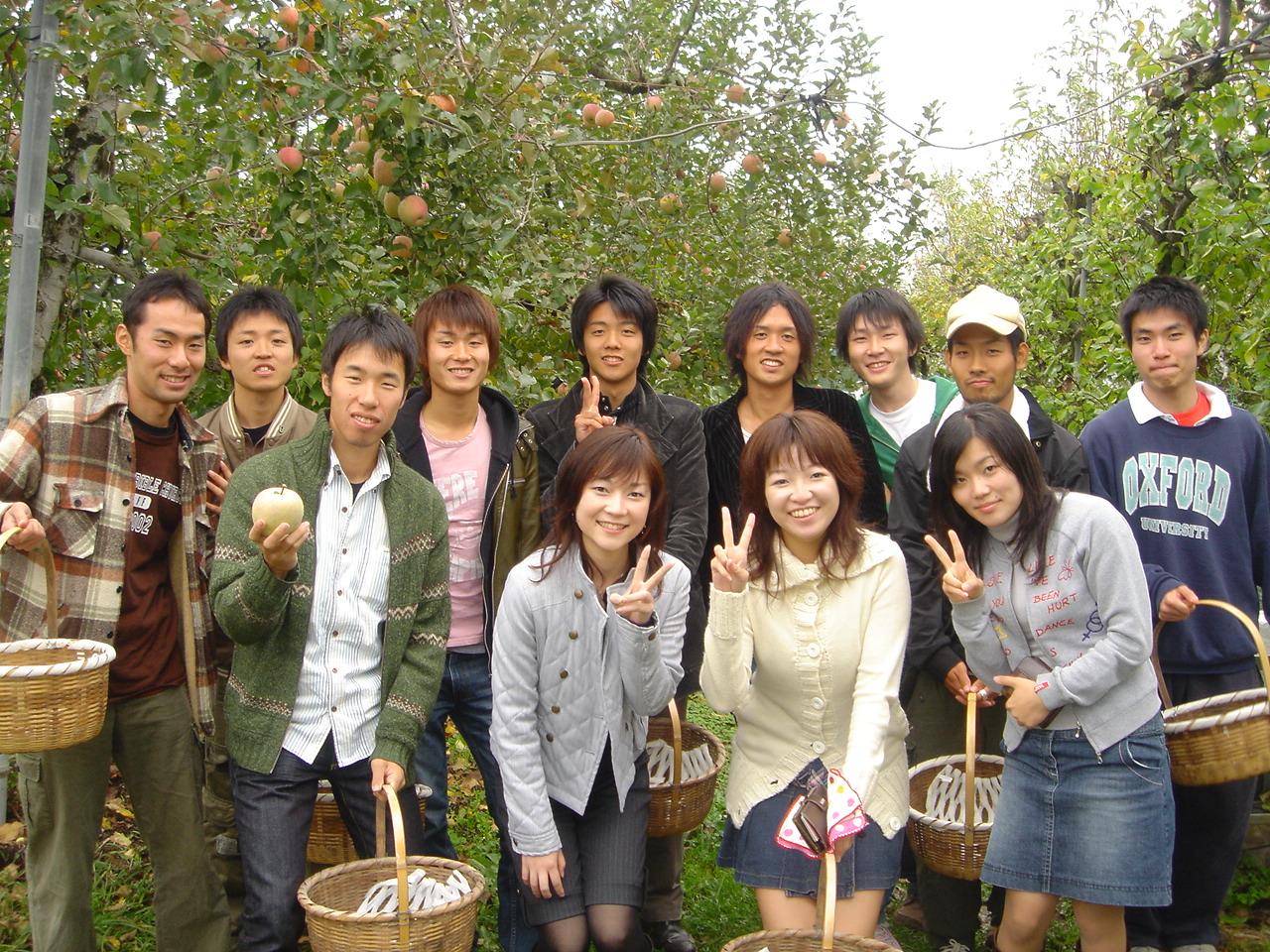 清家ゼミの皆さんです 塚原山フルーツ農場