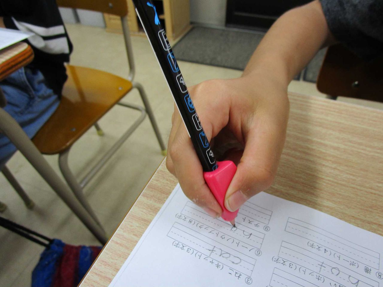 鉛筆の持ち方は小学生のうちに 上位公立高校 難関大学受験専門 塚本塾