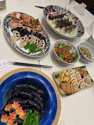 写真20 テーブルに料理