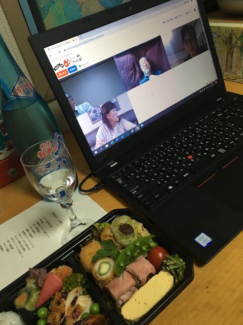 写真9 オンライン呑み会風景