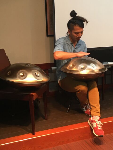 写真21 スチールパン演奏