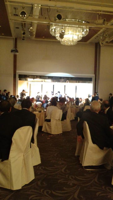 (21)ご両親に花束贈呈