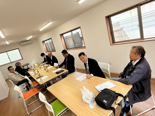写真3 委員会直前
