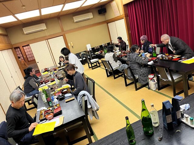 写真24 宴席風景・2日目