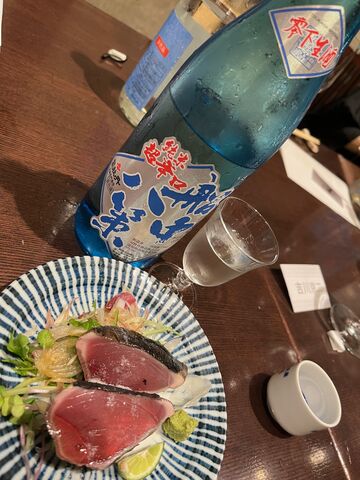 写真9 船中生と鰹タタキ