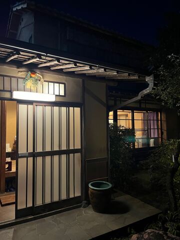 写真2 草や建物