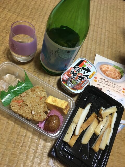 写真7 AMAOTOとグラスとおつまみ