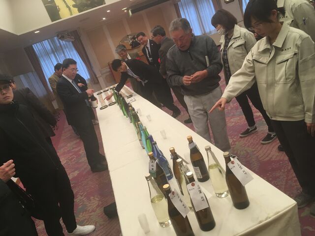 写真14 休憩タイムに試飲
