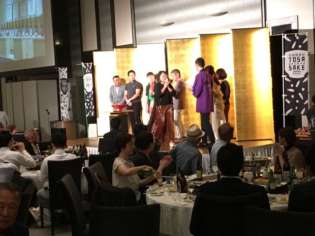 写真17 大杯飲み