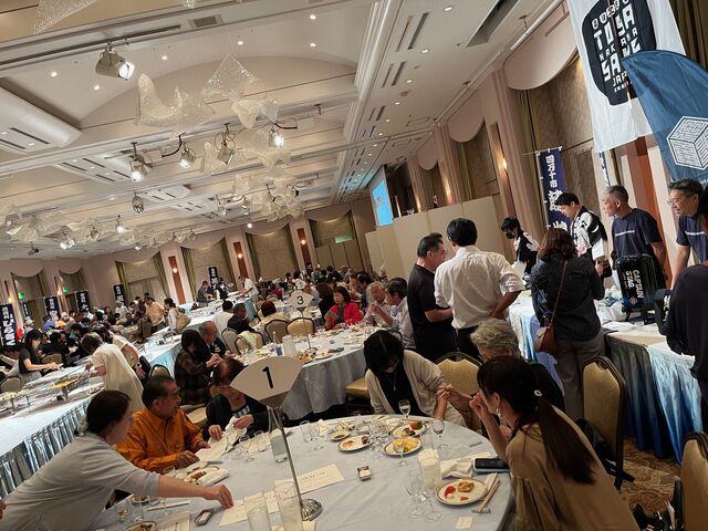 写真26 さらに盛り上がる会場