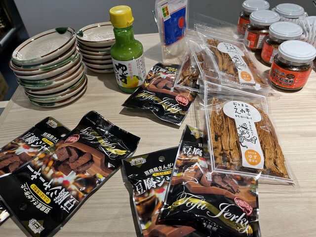写真9 豆腐ジャーキーなど
