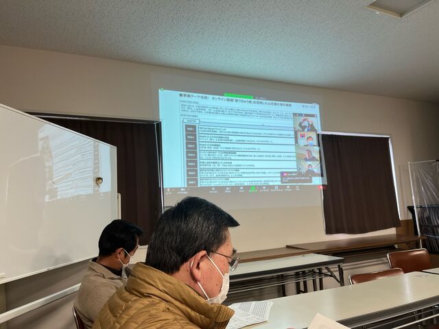 写真5 報告風景2