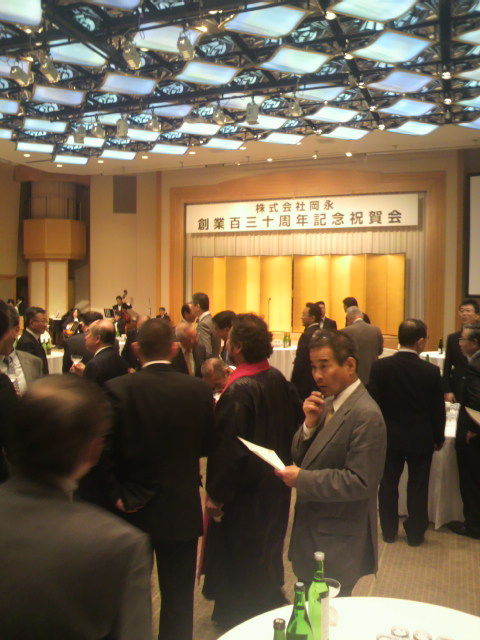 会場に人、人、人