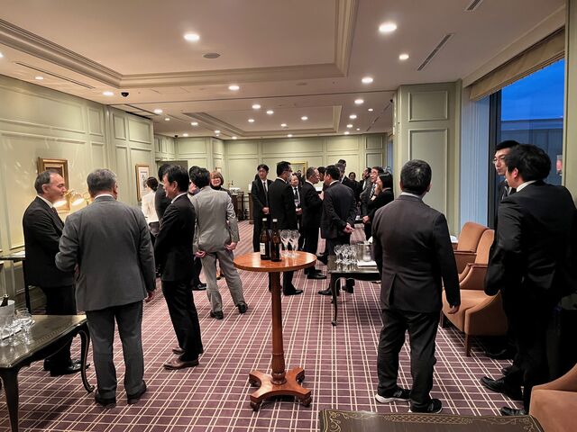 写真18 会場に集まる