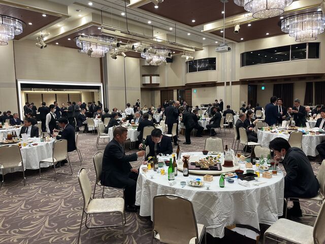 写真23 宴席風景2