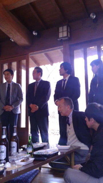 (16)���𥻥󥿡�����