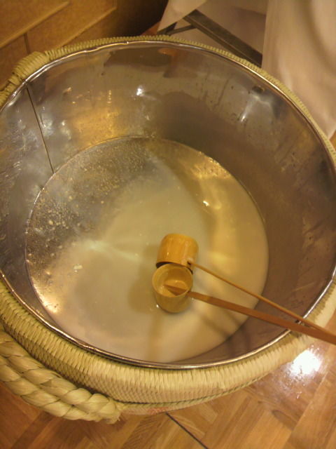 モロミ酒がほぼカラに