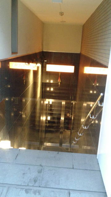 (1)�顦�ܥ�Х�