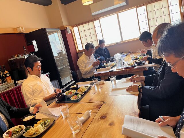 写真6 岡林委員長