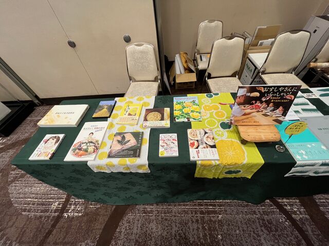 写真14 書籍コーナー