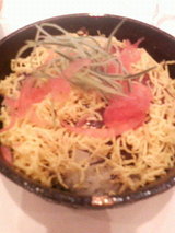 ���餷����