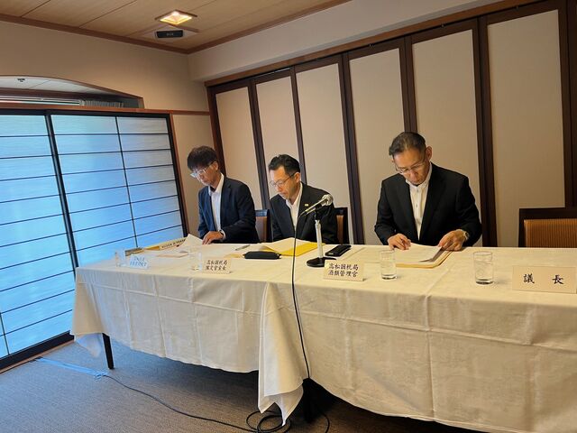 写真8 国税局来賓の方々