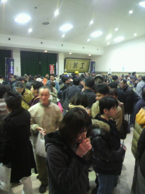 人でごった返すメイン会場