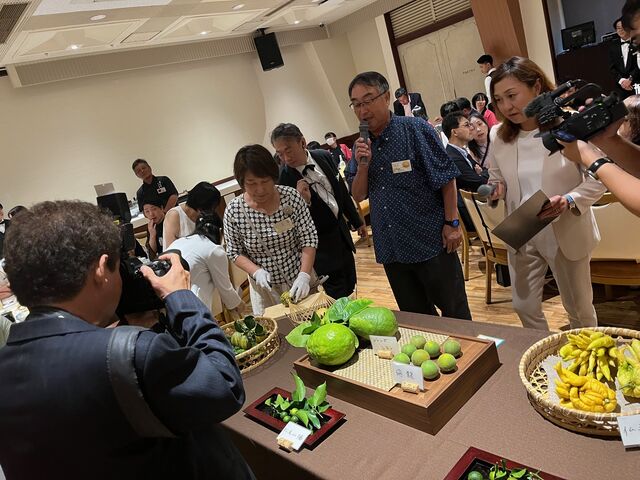 写真38 酢みかん解体ショー!