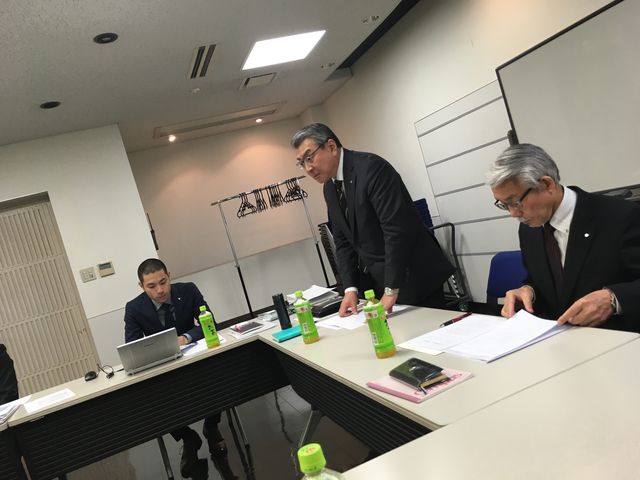 写真2 飯田理事長開会の辞